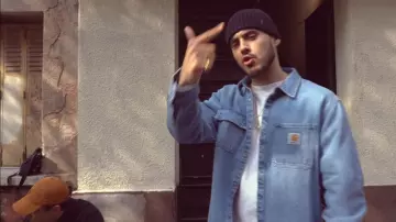 La veste en jean Carchartt de Deen Burbigo dans le clip Galérer de 2zer