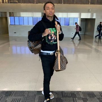 Balenciaga Vitesse Chasseur Hoodie, portés par Swa Lee sur son Instagram compte