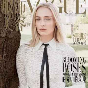 La blouse en dentelle portée par Sophie Turner en couverture du magazine Vogue Chine