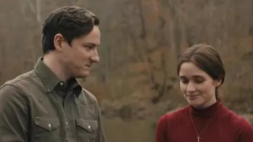 Brown cow-boy Shirt porté par Garret (Lewis Pullman) comme on le voit en Eux Que de Suivre