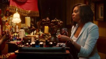 La blazer bleu ciel porté par Ali Davis (Taraji P. Henson) dans Ce que veulent les hommes