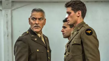 El vareuse del oficial usado por Scheisskopf (George Clooney) en Catch-22 (S01E01)
