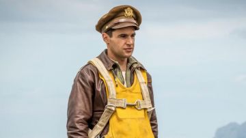 The yellow life jacket of Yossarian (Christopher Abbott) in Catch-22 S01E01