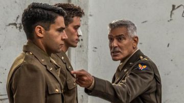 Insignia Azul de la Fuerza Aérea del Ejército de los Estados Unidos de Scheisskopf (George Clooney) en Catch-22 (S01E01)