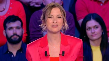 The satin Jacket pink oversize a button of Isabelle Ithurburu in Canal Rugby Club