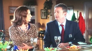 The cardigan leopard worn by Liliane in Scenes of Households in the 10.06.2019