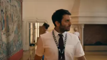 La chemise à manches courtes blanche avec poche de Franck (Pio Marmaï) dans Je promets d'être sage