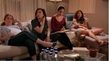 Mulas impresas de Heather Davis (Vella Lovell) en Crazy Ex-Girlfriend S03E01