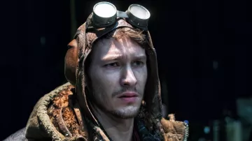 The round sunglasses aviator, Sasha (Vladimir Burlakov) in Iron Sky: The Coming Race