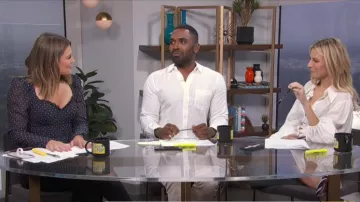 Khaite Évêque Sleeve Shirt porté par Morgan Stewart sur E! Nouvelles Juin 18,2019