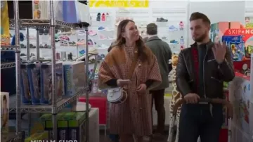 Chloe Tess Leather Shoulder Bag worn by Liza Miller (Sutton Foster) in Younger (Season06 Episode02)