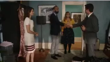 Harvest Lane Bicycle Luna Skirt usada por Katie Robertson en Five Bedrooms (Season01 Episode04)