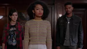 La philosophie Di Lorenzo Serafini Métallique Rayé Cable Knit Pull porté par Zoey Johnson (Yara Shahidi), en black-ish (Season03 Episode23)
