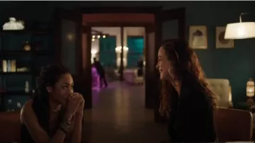 Anine Bing Charlotte Blazer worn by Teresa Mendoza (Alice Braga) in Queen of the South (Season04 Episode03)