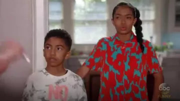 Diane Von Furstenburg en Soie Stretch imprimé Shirt porté par Zoey Johnson (Yara Shahidi), en black-ish (Season04 Episode02)