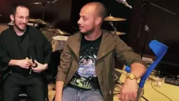 The green jacket khaki Carlito in the video YouTube SHIT PARTICLES (REMIX) to McFly & Carlito