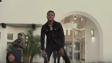 Noir slim en denim pantalon porté par Roddy Ricch comme on le voit dans son Hors Tha Boue de la musique de la vidéo