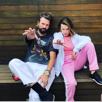 White zip through hoodie worn by Millie Bobby Brown on her Instagram account @milliebobbybrown