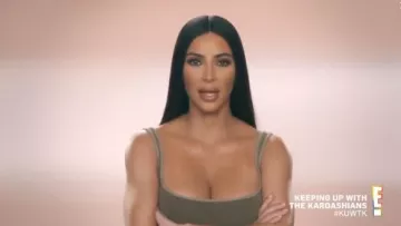 Yeezy Saison 6 débardeur porté par Kim Kardashian West de Garder en Place avec les Kardashians (Season16 Episode10)