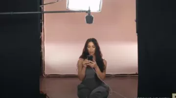 Yeezy Calabasas french Terry Brodé Pantalon porté par Kim Kardashian West de Garder en Place avec les Kardashians (Season16 Episode11)