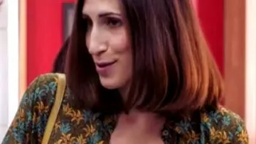 The blouse was printed by Morgane (Mary Catrix) in Tomorrow Belongs to Us Episode 486