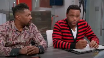 Givenchy Stripe Wool Cardigan usado por Andre 'Dre' Johnson (Anthony Anderson) en negro (Temporada04 Episodio05)