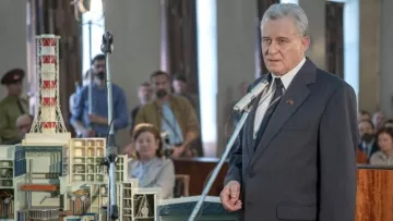 Boris Shcherbina's (Stellan Skarsgård) tie as seen in Chernobyl (Season 01 Episode 05)