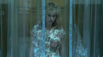 Lyudmilla Ignatenko's (Jessie Buckley) floral dress as seen in Chernobyl (Season 01 Episode 04)