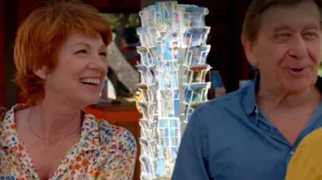 The printed shirt of Martine (Véronique Genest) in Camping paradise