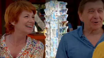 The printed shirt of Martine (Véronique Genest) in Camping paradise