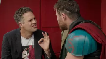 Le t-shirt imprimé Patrick Nagel de Bruce Banner (Mark Ruffalo) dans Thor : Ragnarok