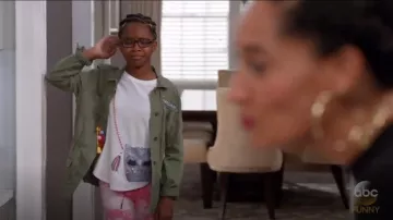 Jessica Simpson Emilia Utility Jacket usada por Diane Johnson (Marsai Martin) en negro (Temporada 04 Episodio 06)