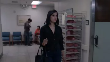 Equipment Adalyn Blouse worn by Emma (Mishel Prada) in Vida (Season 02 Episode 01)