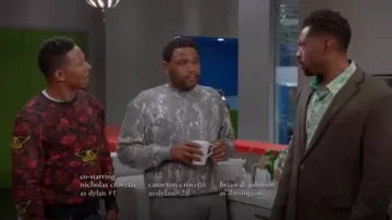 SUDAdera PRPS Bleached Distressed Edge usada por Andre 'Dre' Johnson (Anthony Anderson) en negro (Temporada 04 Episodio 07)