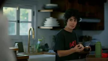 D.A.R.E to Resist Drugs & Violence Tshirt Shortsleeve Tee worn by Nico (Roberta Colindrez) in Vida (Season 02 Episode 07)