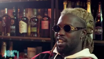 The sun glasses oval vintage Jok'Air in his film The Fever