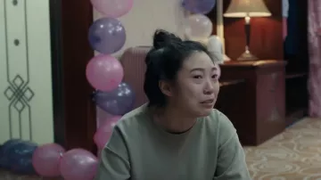 Camiseta de cuello redondo de manga larga usada por Billi (Awkwafina) en The Farewell