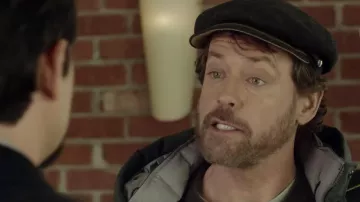 Sombrero de gorra griega de yachting usado por Phil (Greg Kinnear) como se ve en Phil
