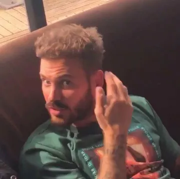 Le t-shirt vert avec imprimé Dieu Dear UpSoar porté par M. Pokora sur le compte Ins­ta­gram @Mp­fran­ce­com