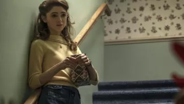 Jersey amarillo usado por Nancy Wheeler (Natalia Dyer) como se ve en Stranger Things Temporada 01 Episodio 08