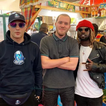 The sunglasses worn by Alkpote at the agricultural show in 2019