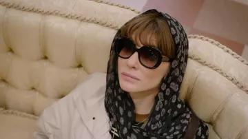 Pañuelo de diente de león gris usado por Bernadette Fox (Cate Blanchett) como se ve en Where'd You Go, Bernadette