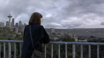 Cartera marrón usada por Bernadette Fox (Cate Blanchett) en Where'd You Go, Bernadette