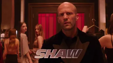 Noir shirt porté par Deckard Shaw (Jason Statham) dans Fast & Furious Présente: Hobbs & Shaw