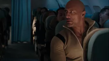 Beige Cardigan Chandail Zip porté par Luke Hobbs (Dwayne Johnson) dans Fast & Furious Présente: Hobbs & Shaw