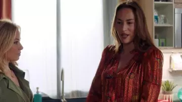 The blouse floral Pink (Vanessa Demouy) in Tomorrow belongs to us