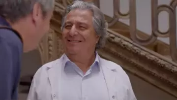 Camisa blanca de Philippe (Christian Clavier) en Ibiza