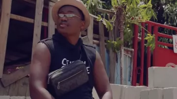 El bolso Gucci que lleva un miembro de 4Keus en su clip M'en aller