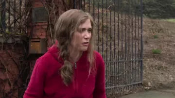 Rouge à Capuche en Molleton Chandail porté par Audrey (Kristen Wiig) Où avez-Vous Aller, Bernadette