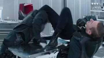 Les Bottines noires à lacets portées par Hattie Shaw (Vanessa Kirby) dans Fast & Furious : Hobbs & Shaw